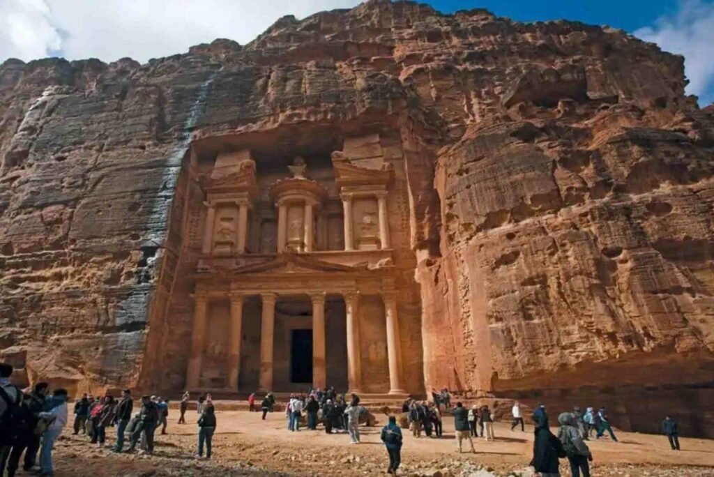 تحدث عن معلم سياحي في الاردن