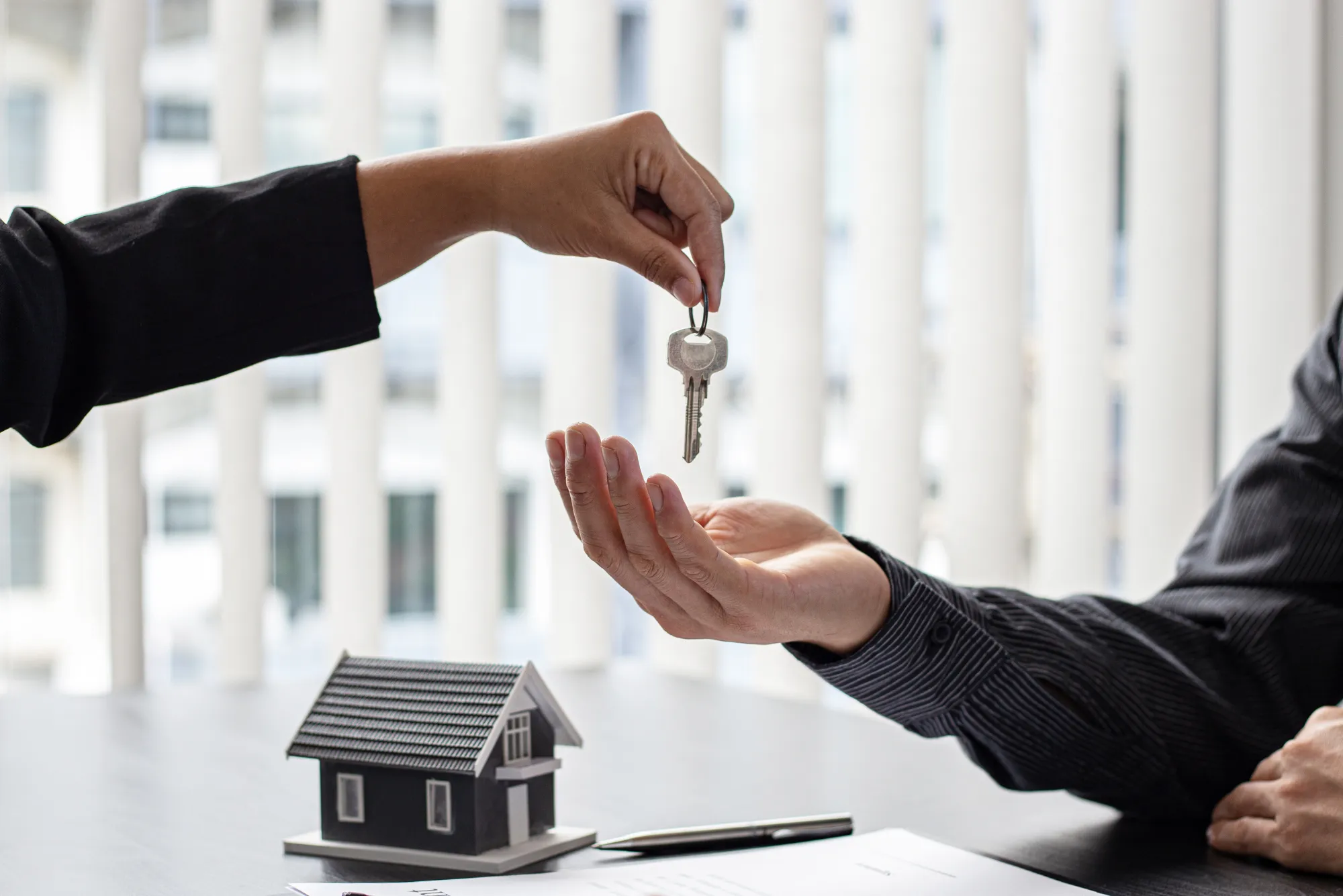 Find the best houses in Dubai sale listings. Learn where and how to buy property in top locations with expert insights.