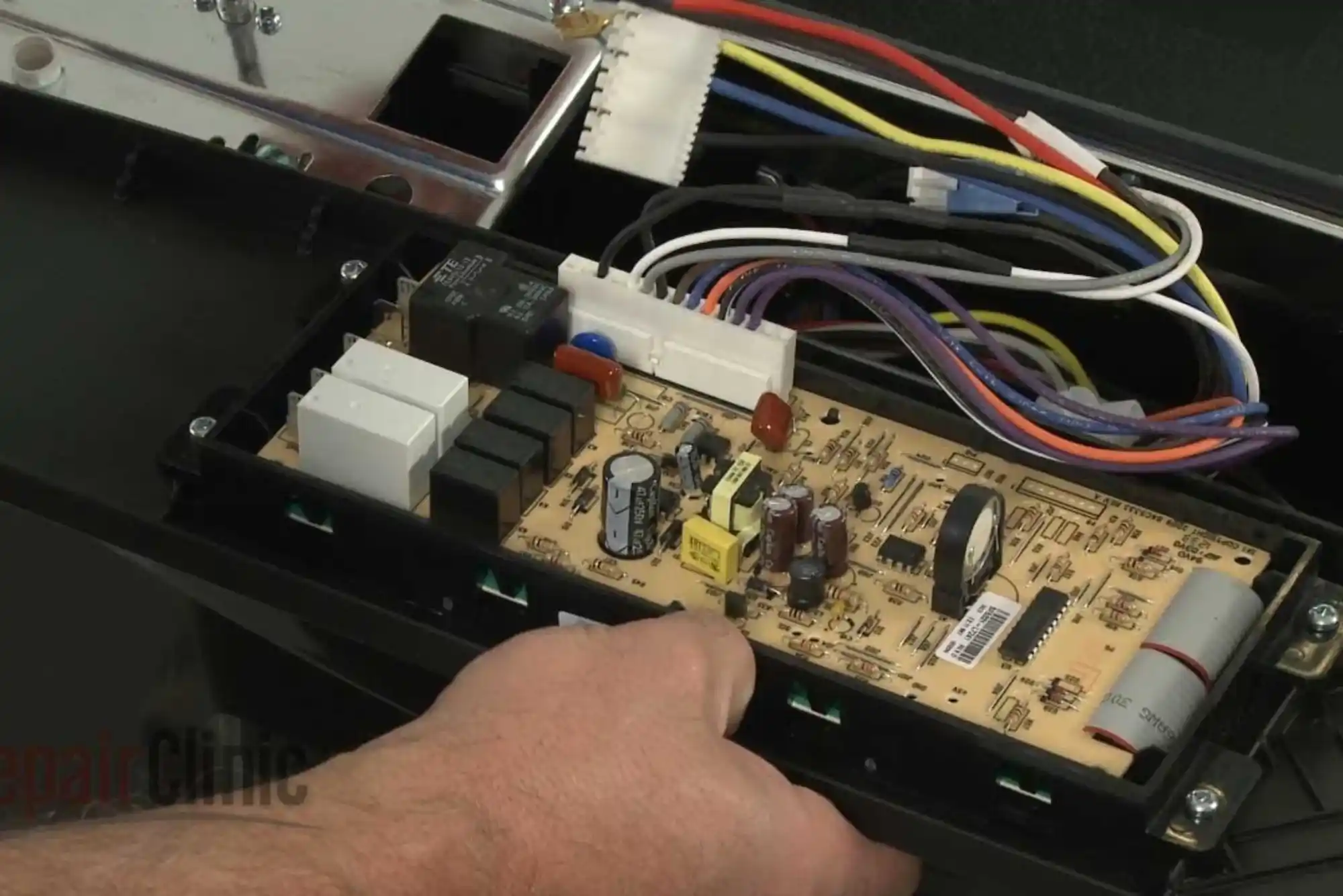 إصلاح مؤقتات وألواح التحكم في الأفران الكهربائية