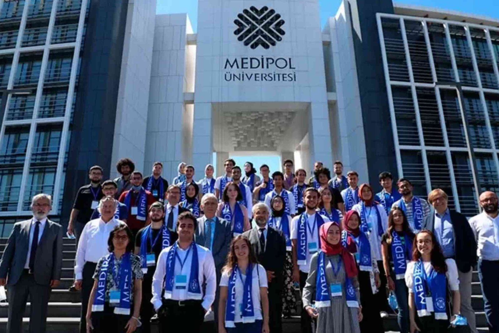 رسوم التقديم إلى جامعة ميديبول للعام الدراسي الجديد